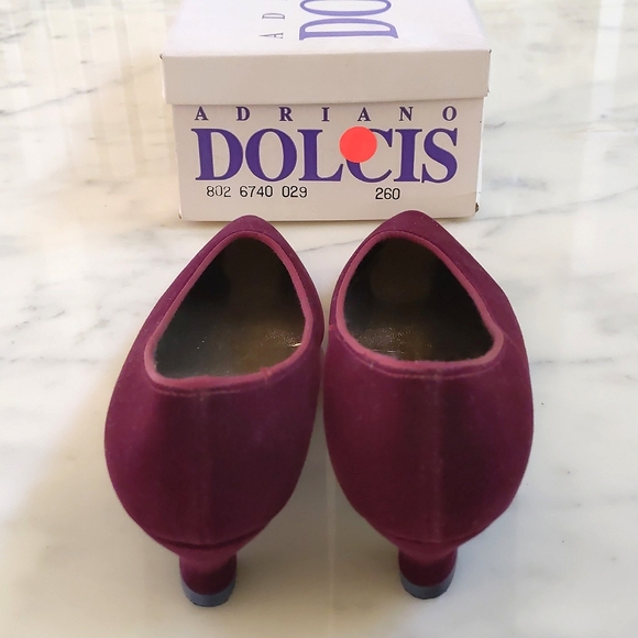NWOT. Woman's Velour shoes. - Picture 5 of 5